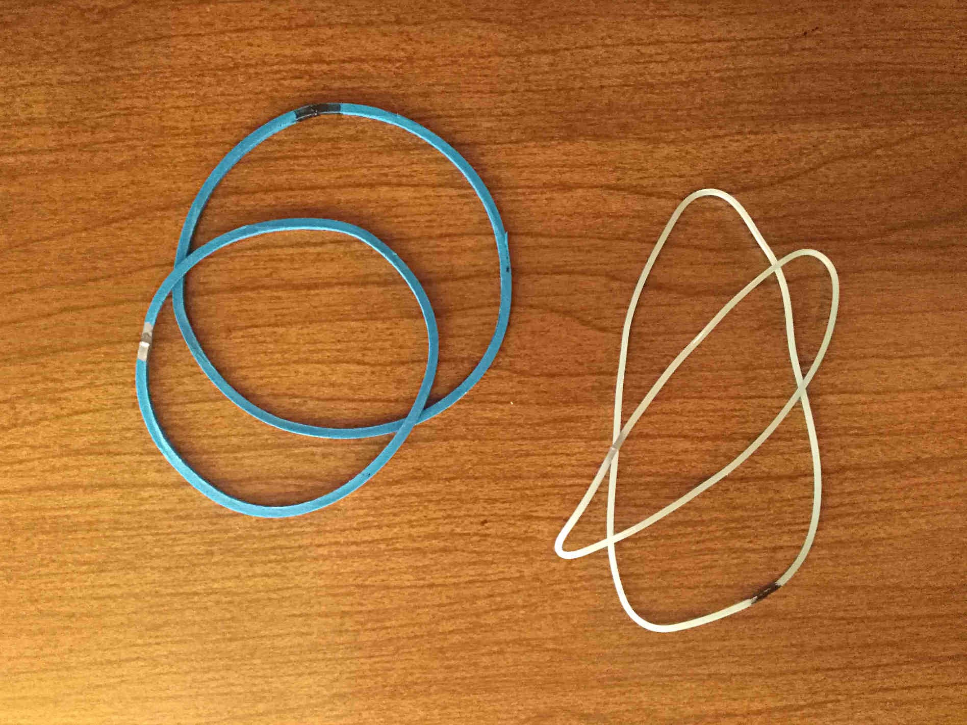 Rubber band belts next to elastic belts